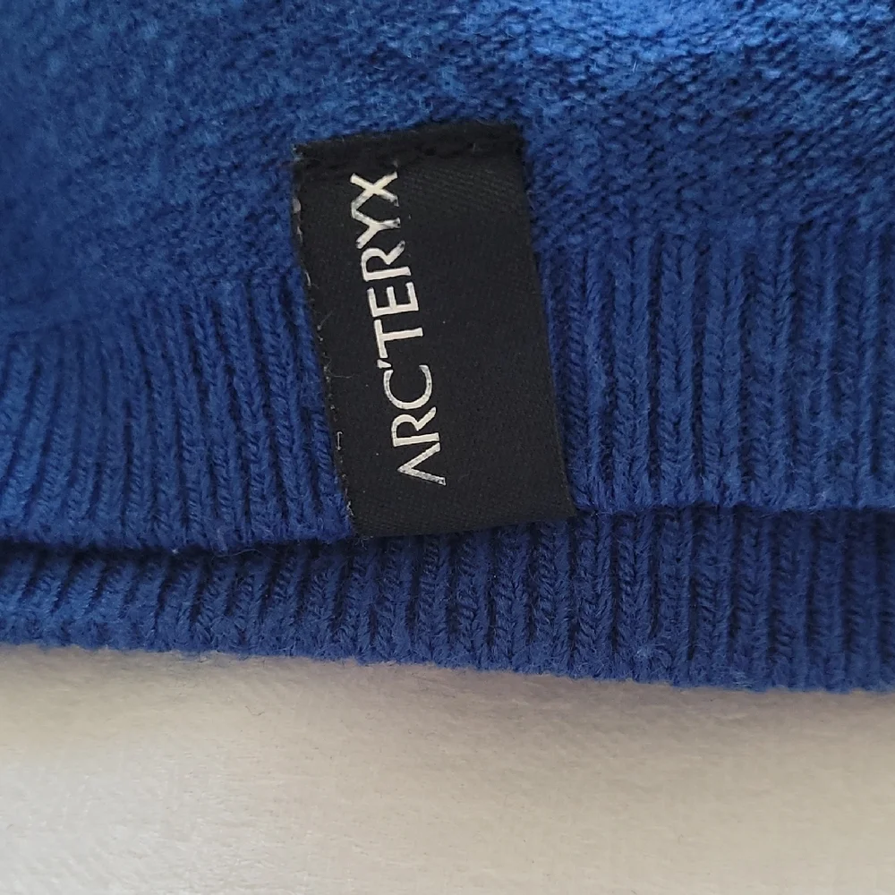 ARCTERYX OS Blue and Teal Beanie - Picture 3 of 4